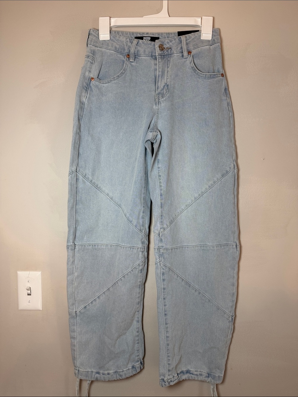 NWT High-Rise Light Blue Women’s Barrel Jeans with Cinched Hem. Size 0